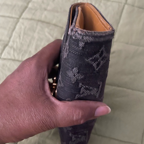 Authentic Louis Vuitton Wallet - Picture 6 of 11